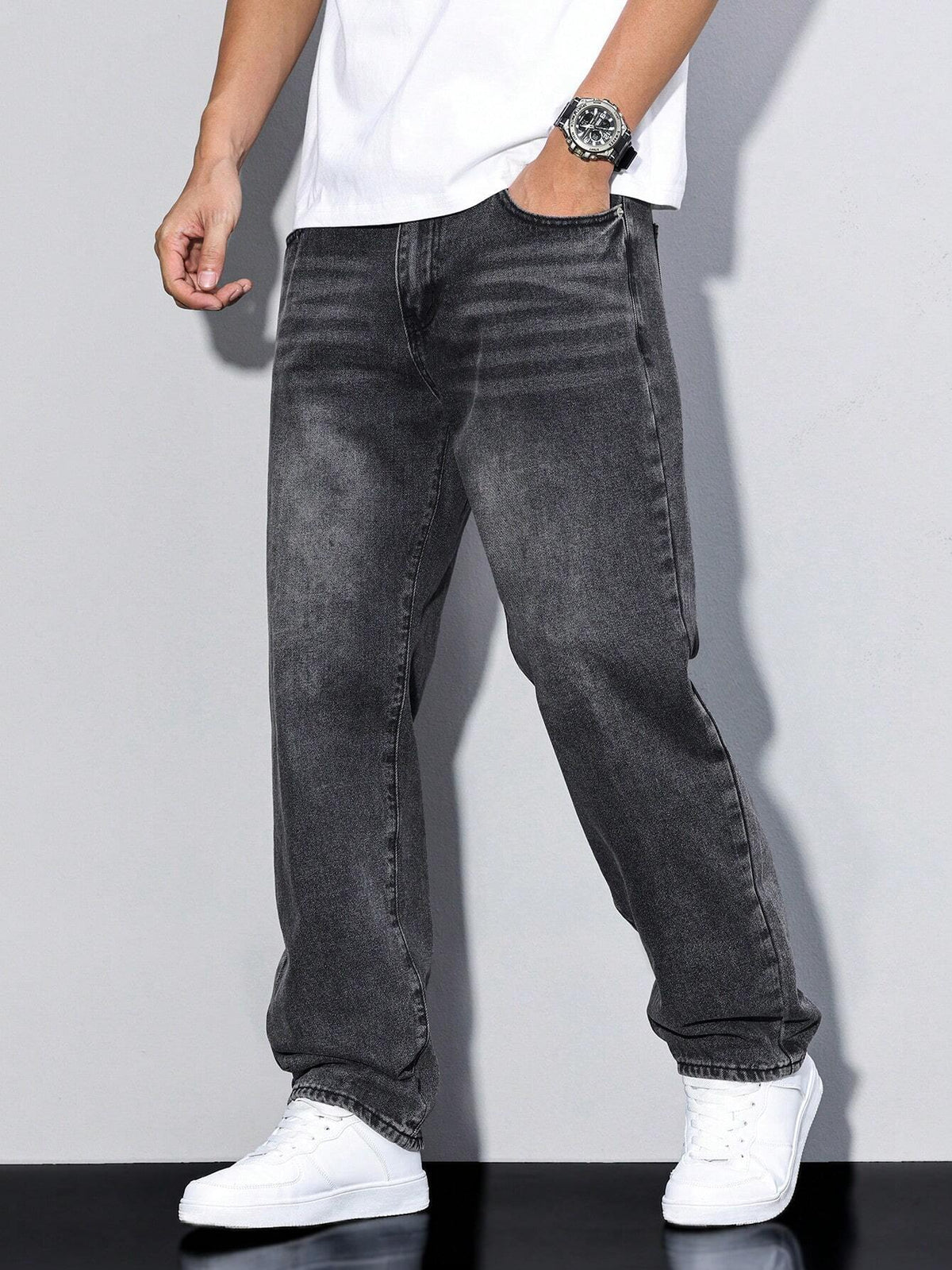 Men's Relaxed Straight Leg Jeans