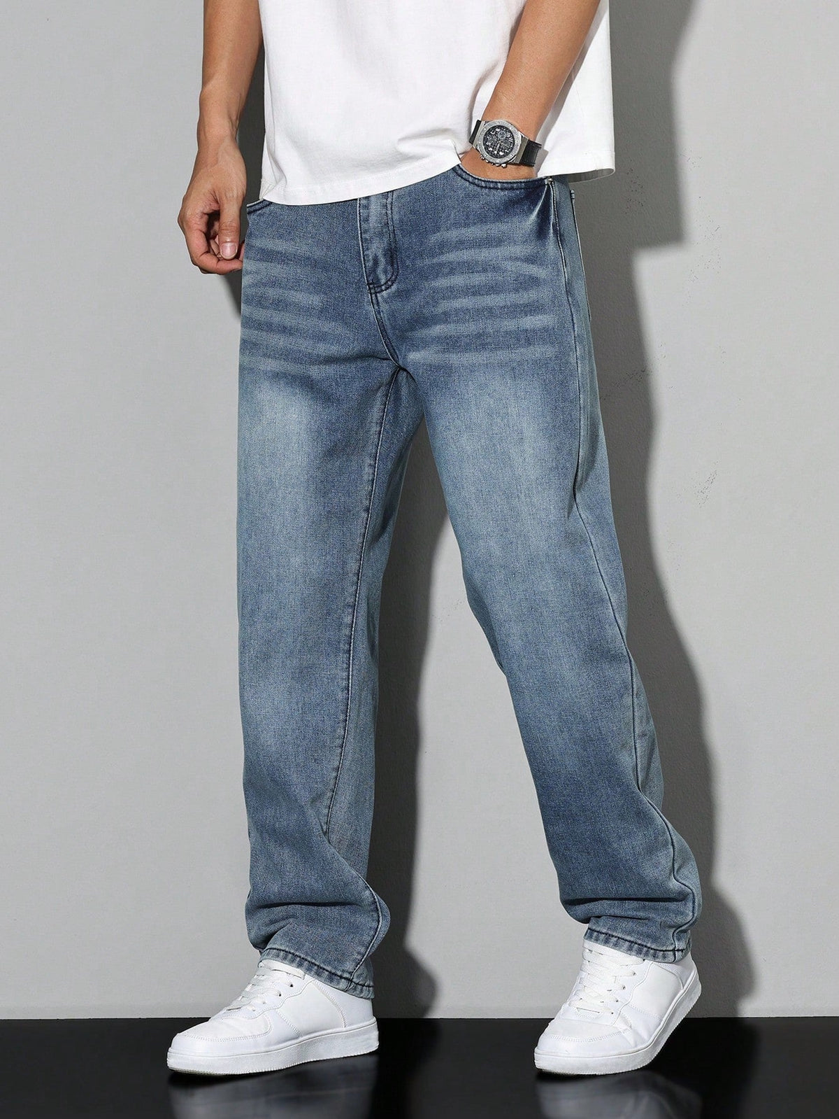 Men's Relaxed Straight Leg Jeans